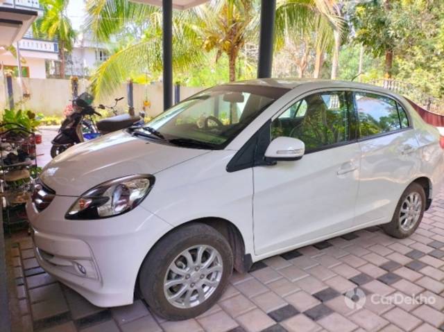 https://stimg2.cardekho.com/images/usedcarimages/large/1-2023/3599447/IMG20230130130524.jpg?imwidth=6401