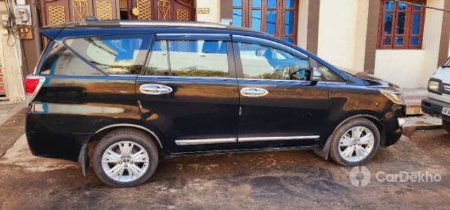 https://stimg2.cardekho.com/images/usedcarimages/large/1-2023/3599519/image_2023-01-29_13-03-14.jpg?imwidth=6401