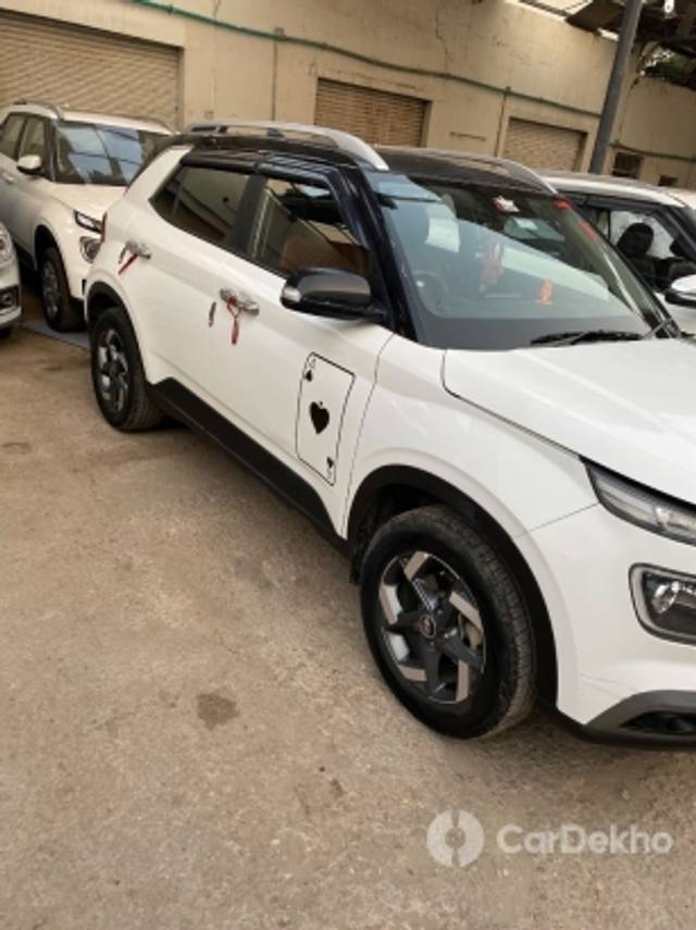 https://stimg2.cardekho.com/images/usedcarimages/large/1-2023/3600214/84D7CCC4-6DFD-4849-B10B-43DC608B58F3.jpg?imwidth=6400