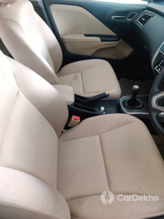 https://stimg2.cardekho.com/images/usedcarimages/large/1-2023/3600682/IMG_20221225_123830.jpg?imwidth=6401