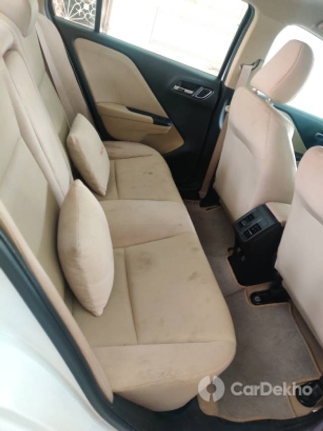 https://stimg2.cardekho.com/images/usedcarimages/large/1-2023/3600682/IMG_20221225_123855.jpg?imwidth=6402