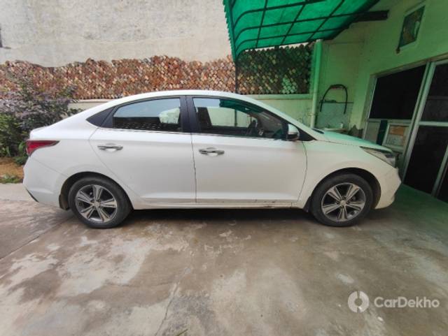 https://stimg2.cardekho.com/images/usedcarimages/large/1-2023/3601115/IMG20230131163817.jpg?imwidth=6400