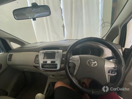 Toyota Innova 2.5 VX (Diesel) 7 Seater BS IV Toyota Innova 2.5 VX (Diesel) 7 Seater BS IV