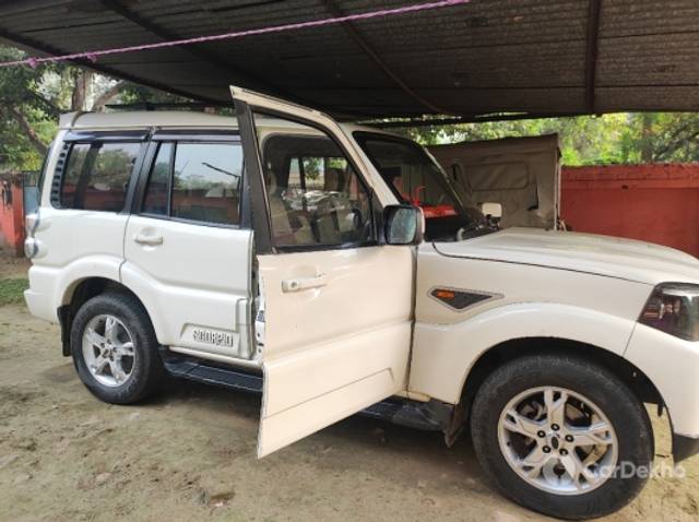 https://stimg2.cardekho.com/images/usedcarimages/large/11-2022/3524157/IMG_20221111_090513.jpg?imwidth=6401