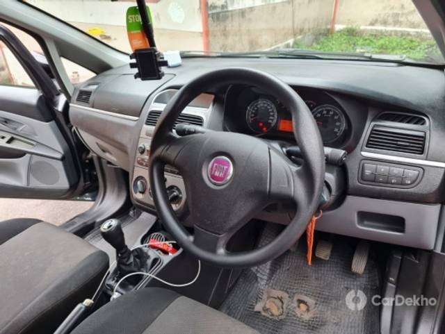 https://stimg2.cardekho.com/images/usedcarimages/large/11-2022/3524531/WhatsAppImage2022-11-14at4.52.14PM.jpg?imwidth=6401