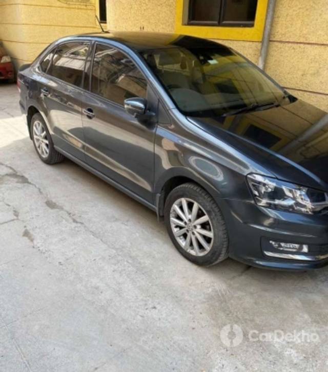 https://stimg2.cardekho.com/images/usedcarimages/large/12-2022/3536759/20118086-75CC-4AFF-B593-0A5CCE7CFD7A.jpg?imwidth=6401