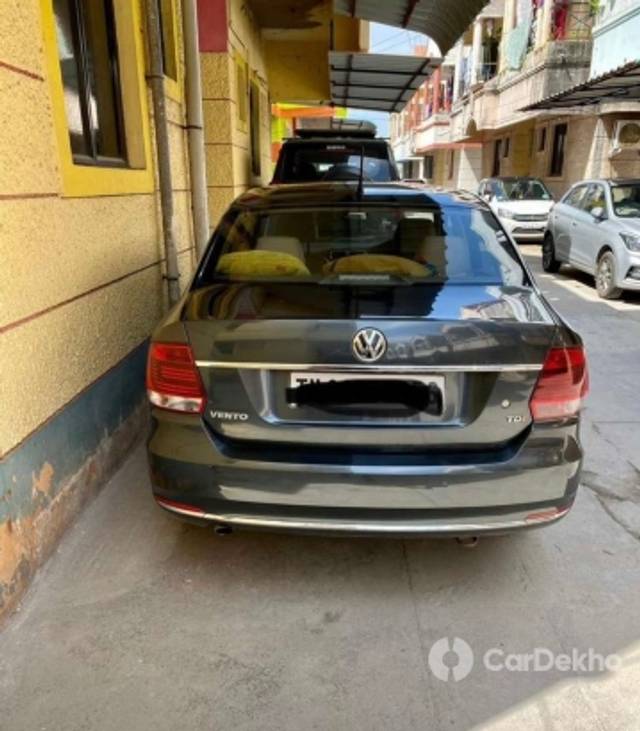 https://stimg2.cardekho.com/images/usedcarimages/large/12-2022/3537076/EB5137F0-717E-4D02-B98C-0EFFBC9B35D9.jpg?imwidth=6402