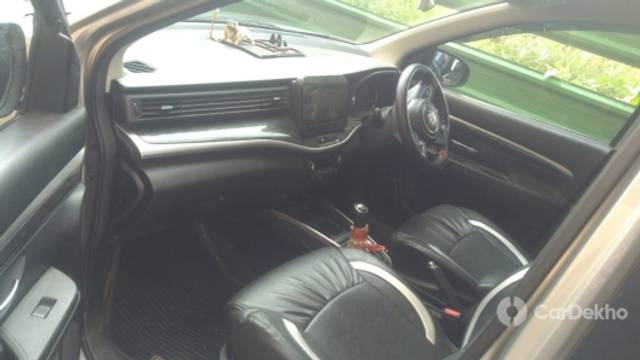 https://stimg2.cardekho.com/images/usedcarimages/large/12-2022/3537170/056C75B4-92F1-4F89-B9A7-E2D6B8FCE9B4.jpg?imwidth=6400