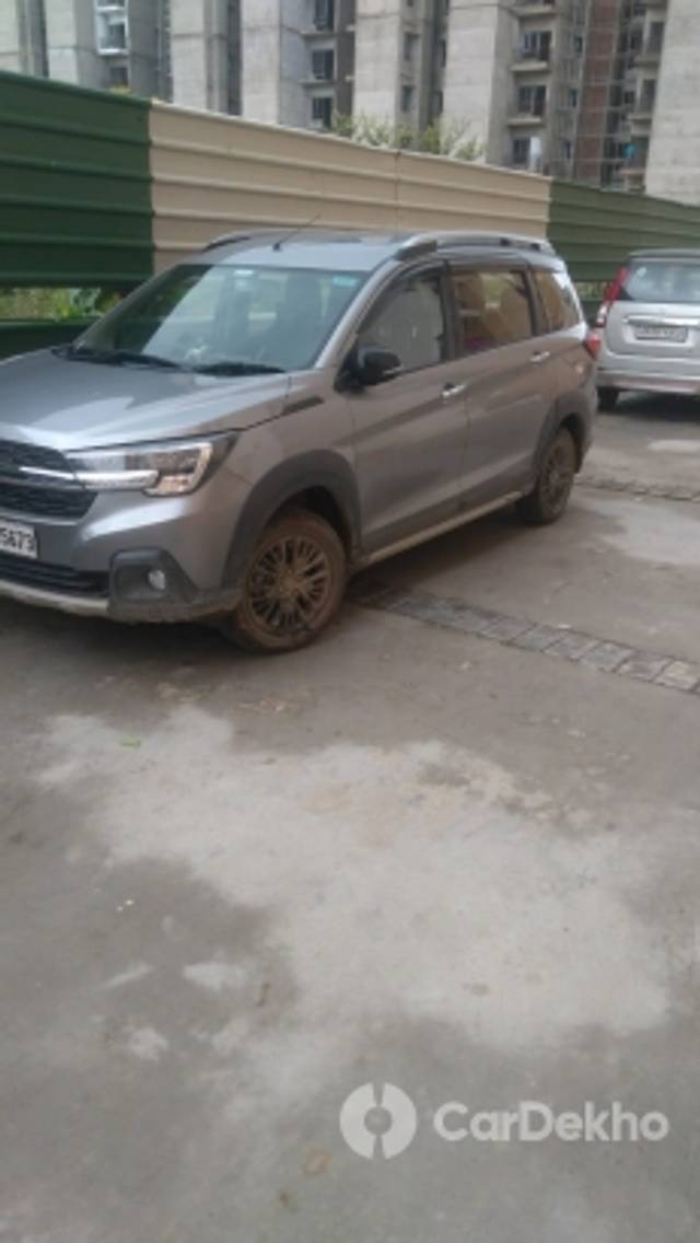 https://stimg2.cardekho.com/images/usedcarimages/large/12-2022/3537170/975A558D-F84F-4A13-B85E-F88686F65FEC.jpg?imwidth=6402