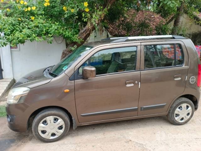 https://stimg2.cardekho.com/images/usedcarimages/large/12-2022/3537261/IMG_20221004_113047.jpg?imwidth=6402