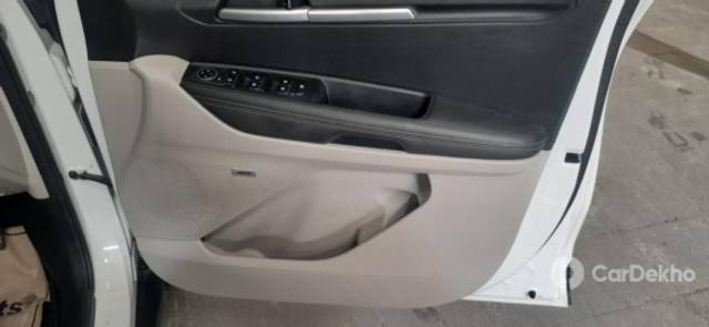 https://stimg2.cardekho.com/images/usedcarimages/large/12-2022/3537539/PHOTO-2022-11-29-20-43-42(2).jpg?imwidth=6402