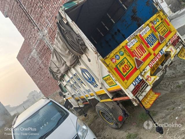 https://stimg2.cardekho.com/images/usedcarimages/large/12-2022/3538228/IMG20221202073441.jpg?imwidth=6400