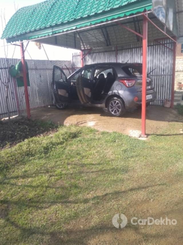 https://stimg2.cardekho.com/images/usedcarimages/large/12-2022/3538229/20220322_153818.jpg?imwidth=6400