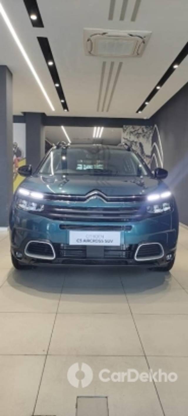 https://stimg2.cardekho.com/images/usedcarimages/large/12-2022/3538531/IMG-20220821-WA0014.jpg?imwidth=6400