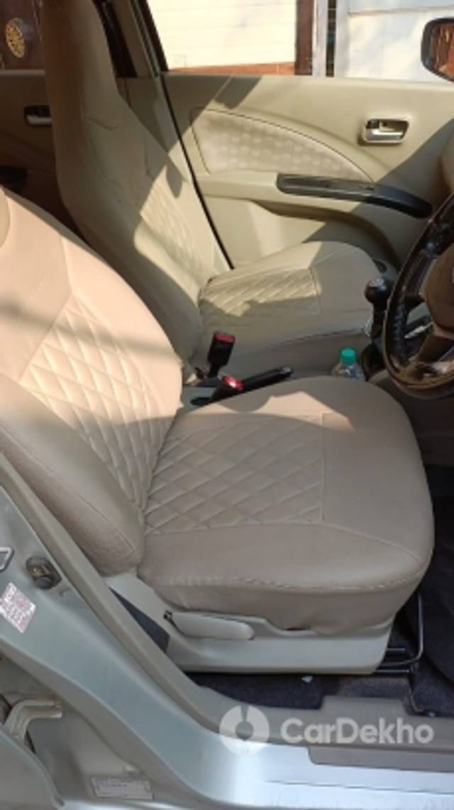 https://stimg2.cardekho.com/images/usedcarimages/large/12-2022/3538558/34F89F5D-7A05-48BB-A6F6-836F91FAC82B.jpg?imwidth=6401