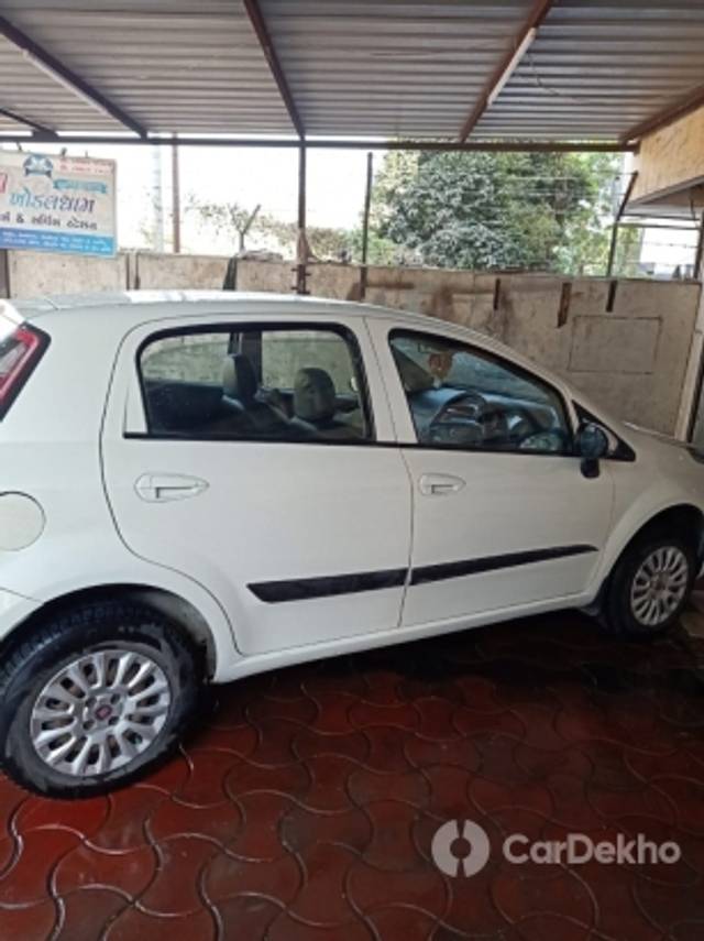https://stimg2.cardekho.com/images/usedcarimages/large/12-2022/3538842/IMG-20221112-WA0008.jpg?imwidth=6401