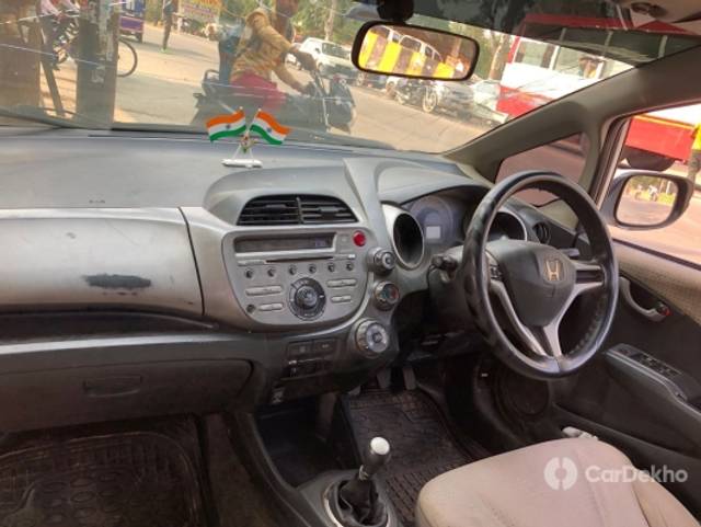 https://stimg2.cardekho.com/images/usedcarimages/large/12-2022/3538970/5A7BD64E-09AE-4F41-8C71-A1B0CE7299C0.jpg?imwidth=6401
