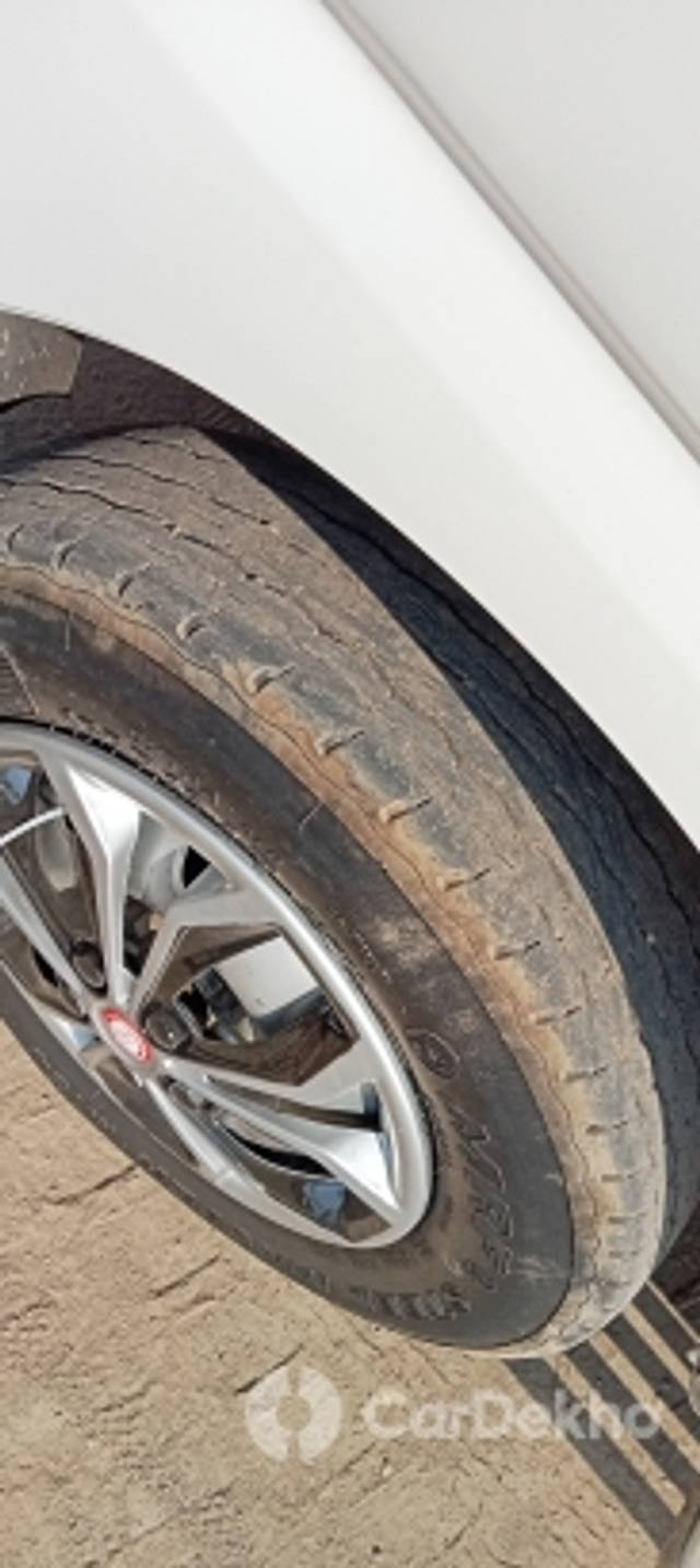 https://stimg2.cardekho.com/images/usedcarimages/large/12-2022/3539465/inbound8499188282537659601.jpg?imwidth=6400