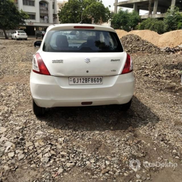 https://stimg2.cardekho.com/images/usedcarimages/large/12-2022/3539490/photo_6084486023292761031_y.jpg?imwidth=6401