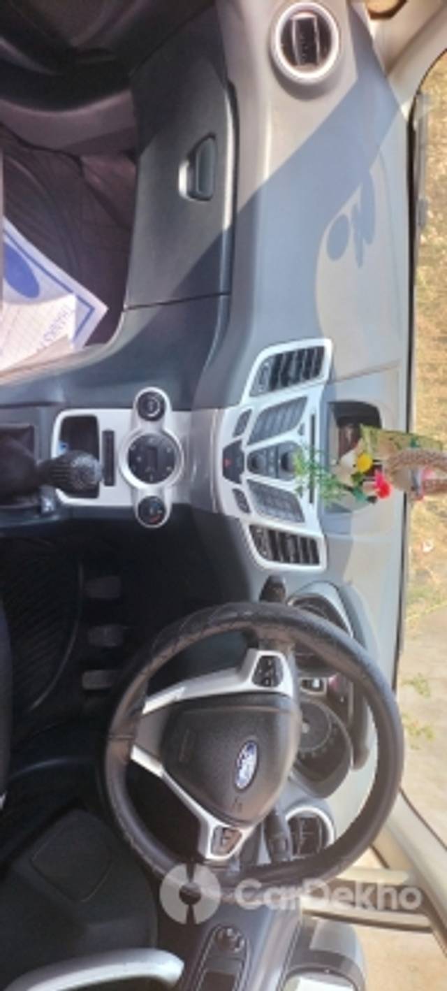 https://stimg2.cardekho.com/images/usedcarimages/large/12-2022/3539521/inbound1818340430740820211.jpg?imwidth=6401
