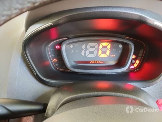 https://stimg2.cardekho.com/images/usedcarimages/large/12-2022/3539841/IMG_20221116_144650.jpg?imwidth=6400
