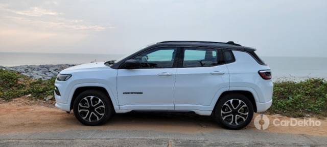 https://stimg2.cardekho.com/images/usedcarimages/large/12-2022/3548168/20211128_171801.jpg?imwidth=6400