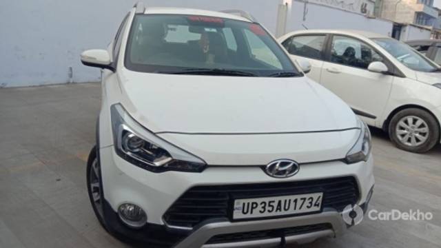 https://stimg2.cardekho.com/images/usedcarimages/large/12-2022/3551673/IMG-20221218-WA0005.jpg?imwidth=6400