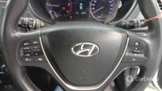 https://stimg2.cardekho.com/images/usedcarimages/large/12-2022/3551673/IMG-20221218-WA0012.jpg?imwidth=6402