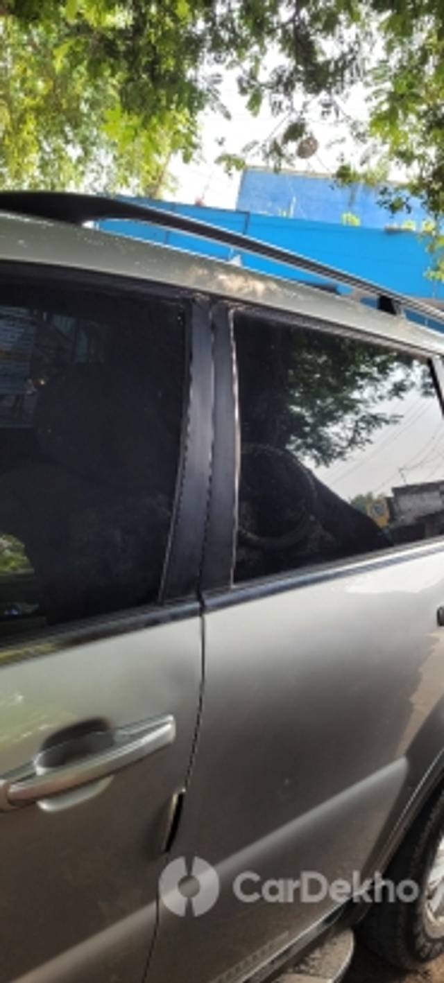 https://stimg2.cardekho.com/images/usedcarimages/large/12-2022/3552654/20221116_135832.jpg?imwidth=6402