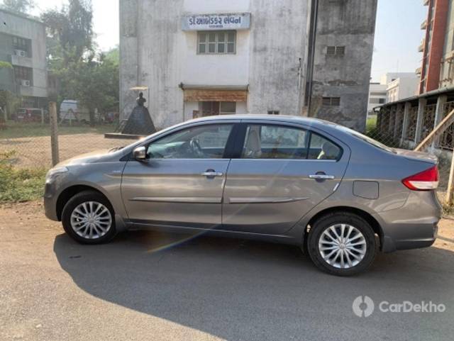 https://stimg2.cardekho.com/images/usedcarimages/large/12-2022/3553078/AD565906-D70D-444E-8A06-4E8FA4EC0EEA.jpg?imwidth=6400