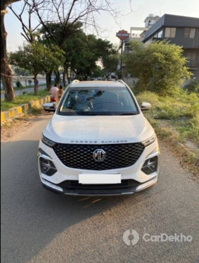 https://stimg2.cardekho.com/images/usedcarimages/large/12-2022/3554270/Screenshot_20221221_223733_OLXIndia.jpg?imwidth=6401