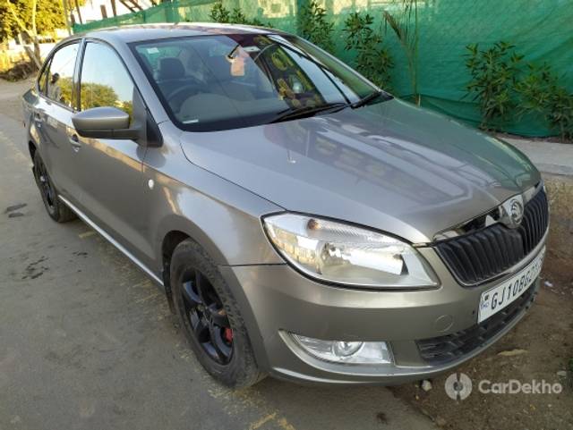 https://stimg2.cardekho.com/images/usedcarimages/large/12-2022/3555153/IMG_20221222_171505.jpg?imwidth=6401