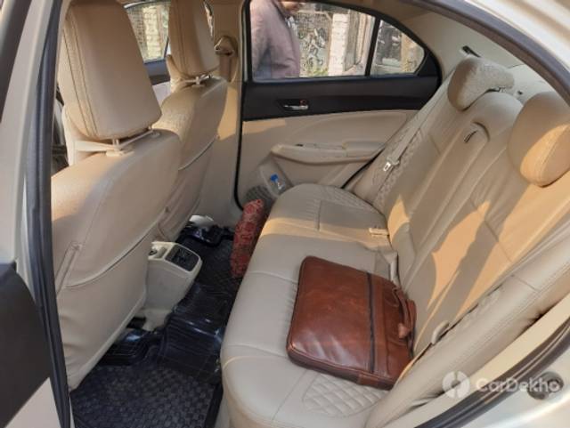 https://stimg2.cardekho.com/images/usedcarimages/large/12-2022/3557752/20221223_152428.jpg?imwidth=6400
