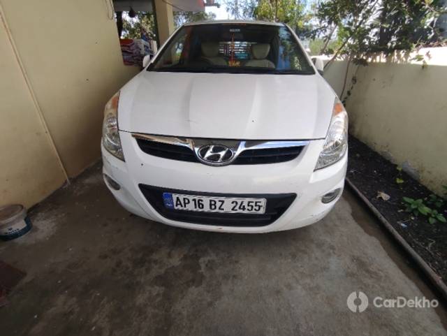 https://stimg2.cardekho.com/images/usedcarimages/large/12-2022/3558176/IMG_20221225_123517.jpg?imwidth=6400