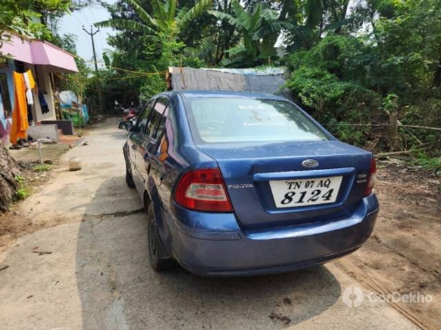 https://stimg2.cardekho.com/images/usedcarimages/large/12-2022/3559181/20221226_104916.jpg?imwidth=6401