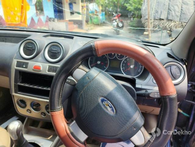 https://stimg2.cardekho.com/images/usedcarimages/large/12-2022/3559181/20221226_105006.jpg?imwidth=6402
