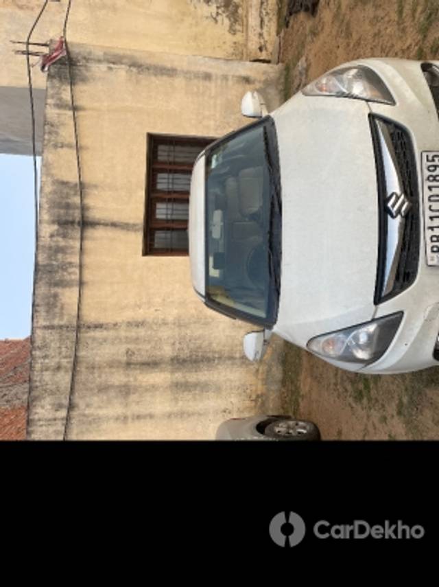 https://stimg2.cardekho.com/images/usedcarimages/large/12-2022/3559945/36C3410C-5A82-4CC7-B6EA-9D0E453F8E19.jpg?imwidth=6401