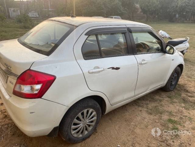 https://stimg2.cardekho.com/images/usedcarimages/large/12-2022/3559945/9FFEB2B9-694D-4C54-9EAA-4C9558FAA69E.jpg?imwidth=6402