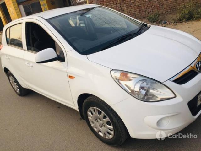 https://stimg2.cardekho.com/images/usedcarimages/large/12-2022/3561016/IMG-20210518-WA0037.jpg?imwidth=6401