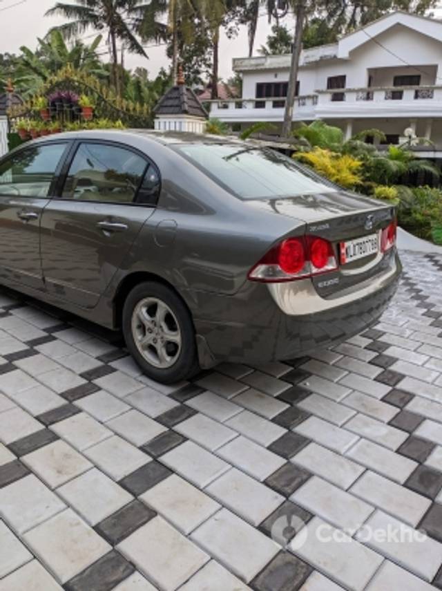 https://stimg2.cardekho.com/images/usedcarimages/large/12-2022/3562080/73F4D328-D8F7-4217-A2FC-2580686036B1.jpg?imwidth=6401