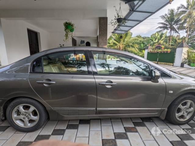 https://stimg2.cardekho.com/images/usedcarimages/large/12-2022/3562080/88891BC1-8127-4220-9CB3-1C9EEAA832D3.jpg?imwidth=6402