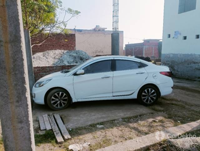 https://stimg2.cardekho.com/images/usedcarimages/large/12-2022/3562947/IMG20221221132229.jpg?imwidth=6400