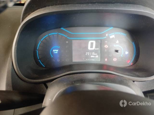 https://stimg2.cardekho.com/images/usedcarimages/large/12-2022/3563858/IMG-20221212-WA0002.jpg?imwidth=6401