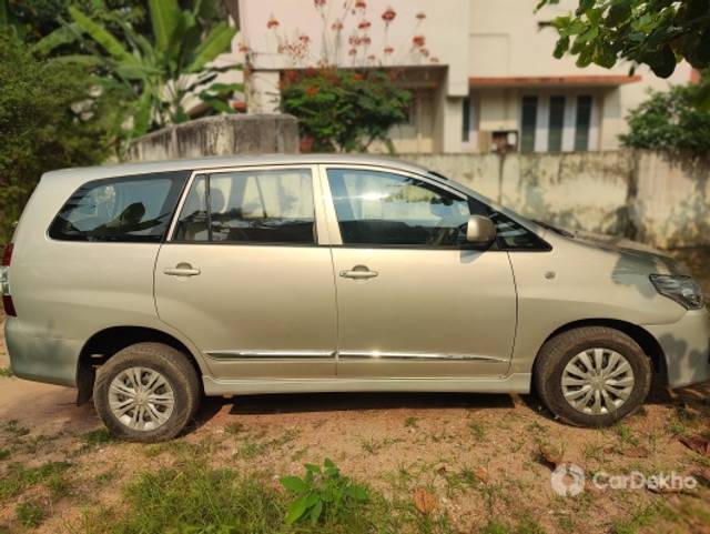 https://stimg2.cardekho.com/images/usedcarimages/large/12-2022/3564057/IMG_20221218_145547.jpg?imwidth=6401