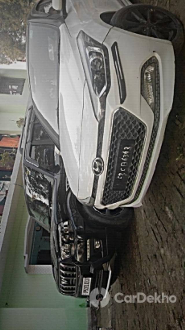 https://stimg2.cardekho.com/images/usedcarimages/large/12-2022/3564101/IMG_20221217_081815_310.jpg?imwidth=6400
