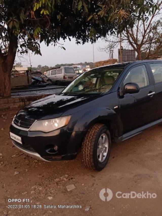 https://stimg2.cardekho.com/images/usedcarimages/large/2-2022/3313240/IMG20220105182828.jpg?imwidth=6402