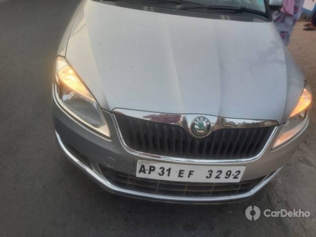 https://stimg2.cardekho.com/images/usedcarimages/large/2-2023/3604314/20230202_172754.jpg?imwidth=6400