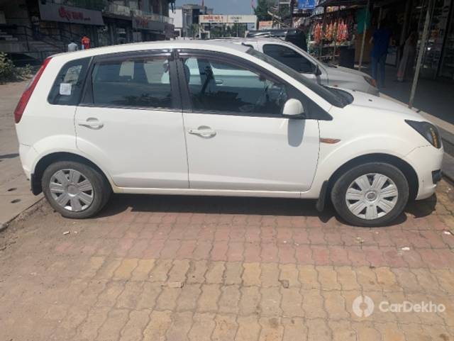 https://stimg2.cardekho.com/images/usedcarimages/large/2-2023/3604931/7AE8271F-EE35-4042-B248-EC0292DEDC10.jpg?imwidth=6401