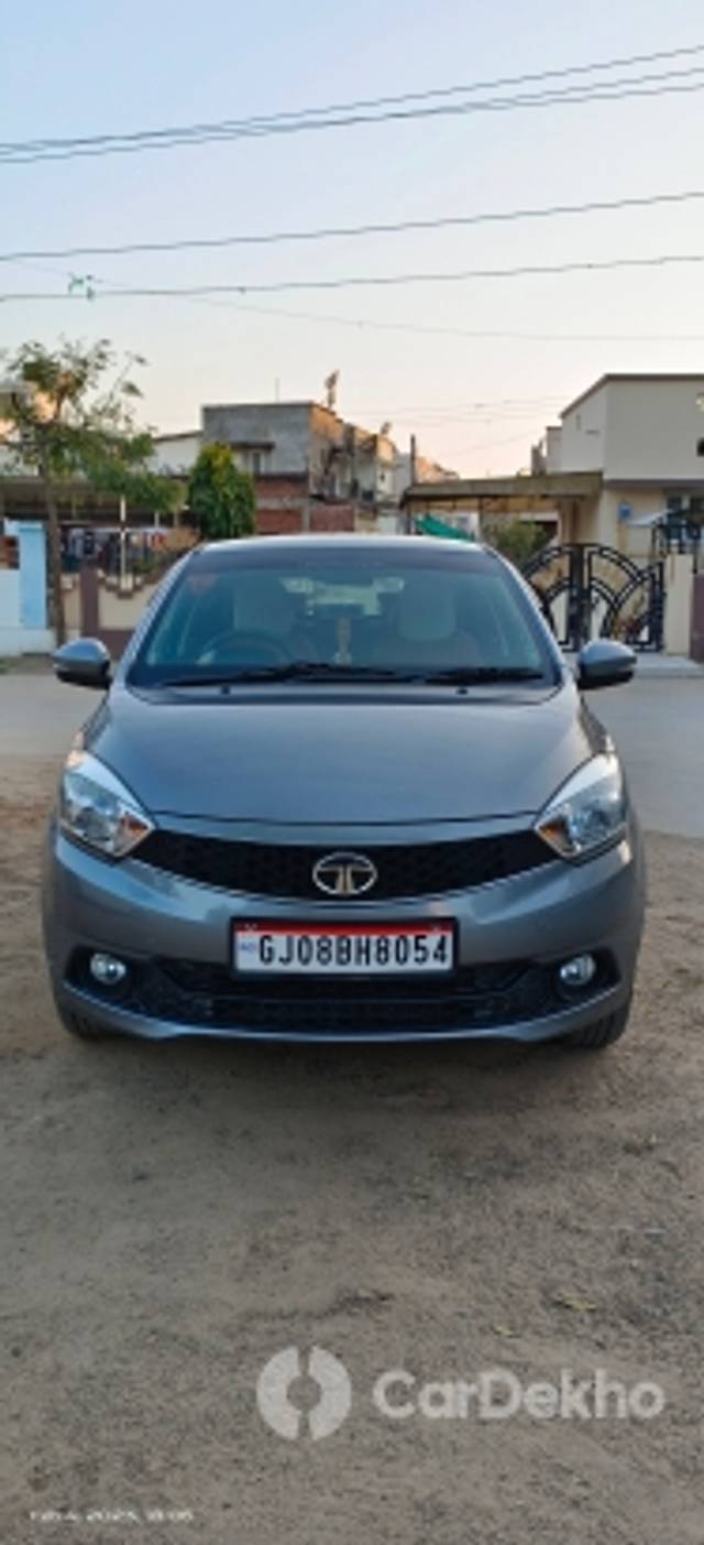 https://stimg2.cardekho.com/images/usedcarimages/large/2-2023/3605190/IMG_20230204_180634.jpg?imwidth=6401