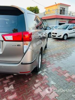 Toyota Innova Crysta 2.4 GX MT 8S BSIV Toyota Innova Crysta 2.4 GX MT 8S BSIV